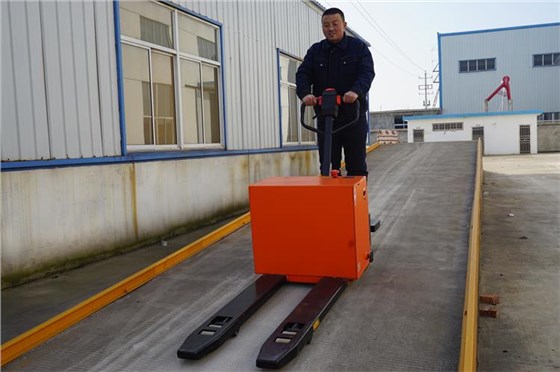 半電動(dòng)搬運(yùn)車(chē) (25)